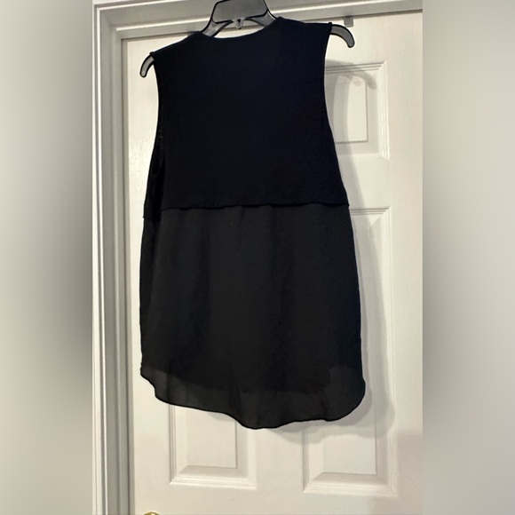 Double Zero Womens Sleeveless blouse is a size Small. - Picture 2 of 4